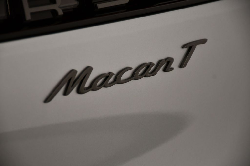 Thumbnail: 2026 Porsche Macan - 11