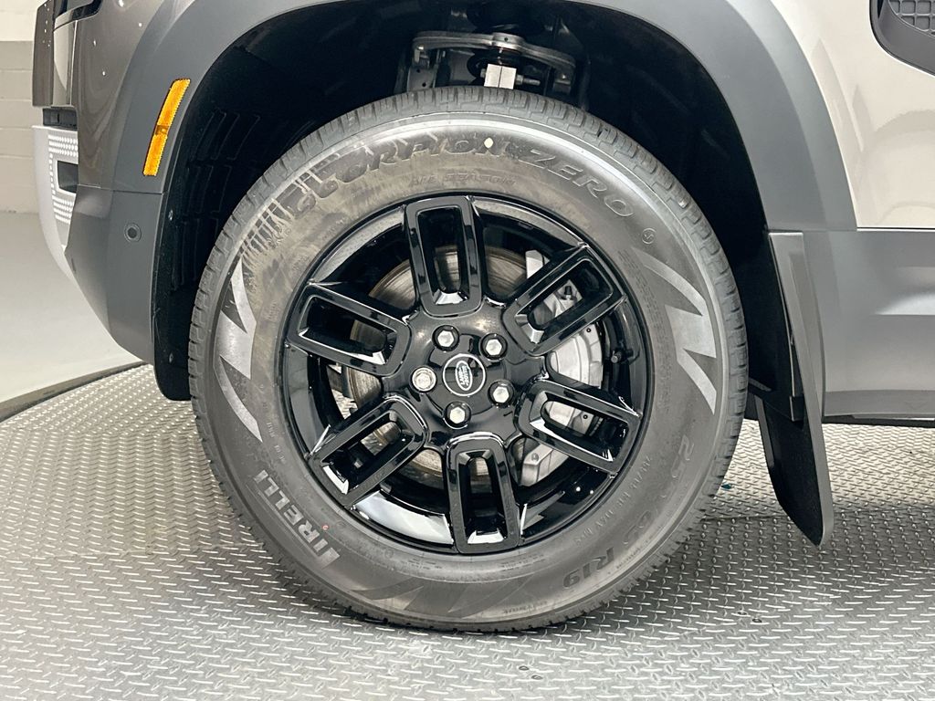 Thumbnail: 2025 Land Rover Defender - 4