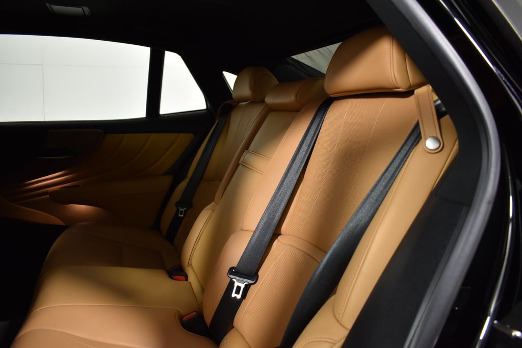 Thumbnail: 2022 Lexus LS - 4