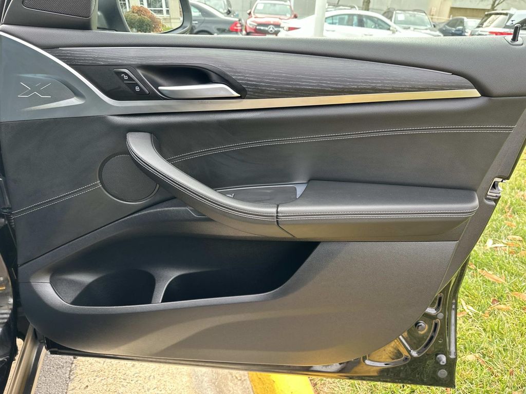 Thumbnail: 2023 BMW X4 - 19