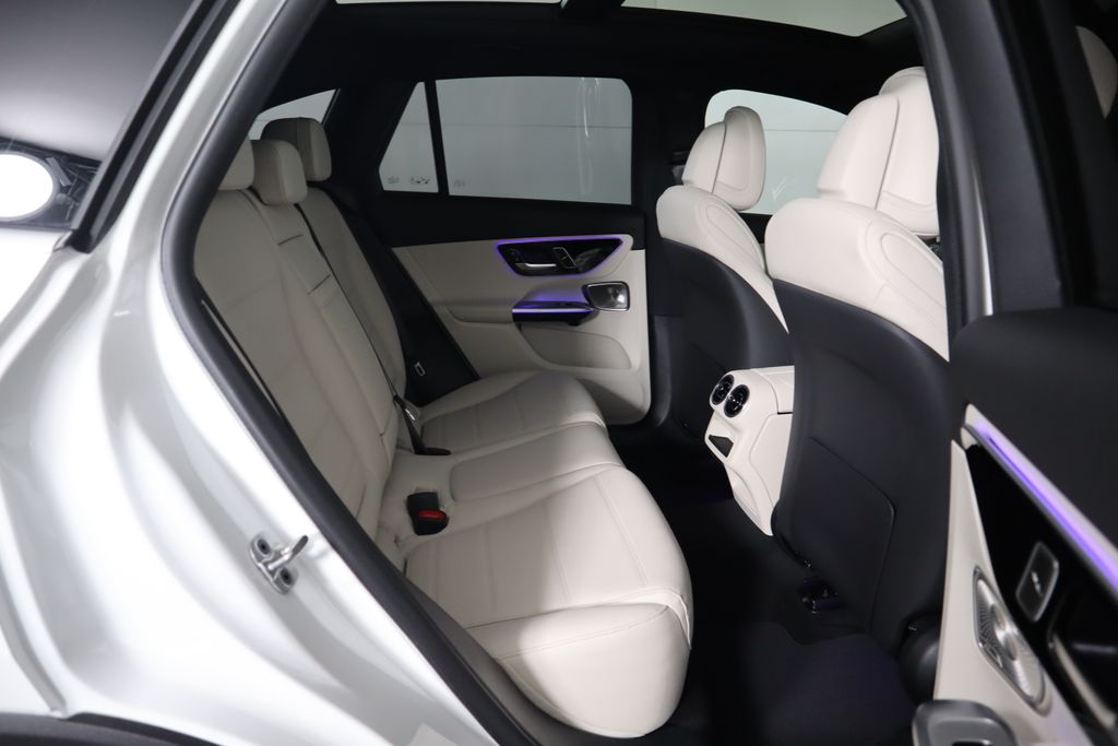 2025 Mercedes-Benz GLC 300 24