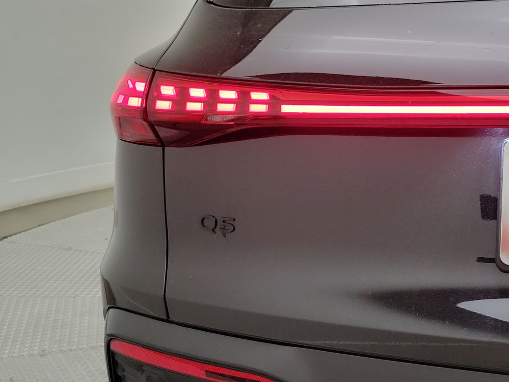 Thumbnail: 2025 Audi Q5 - 8