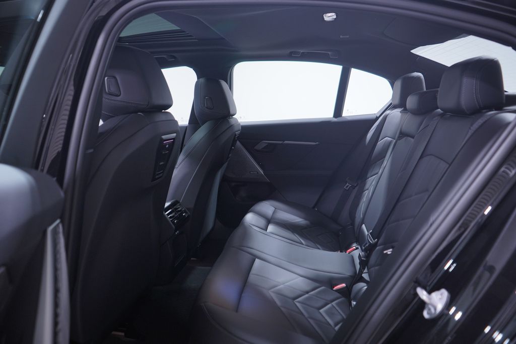 Thumbnail: 2025 BMW 5 Series - 9