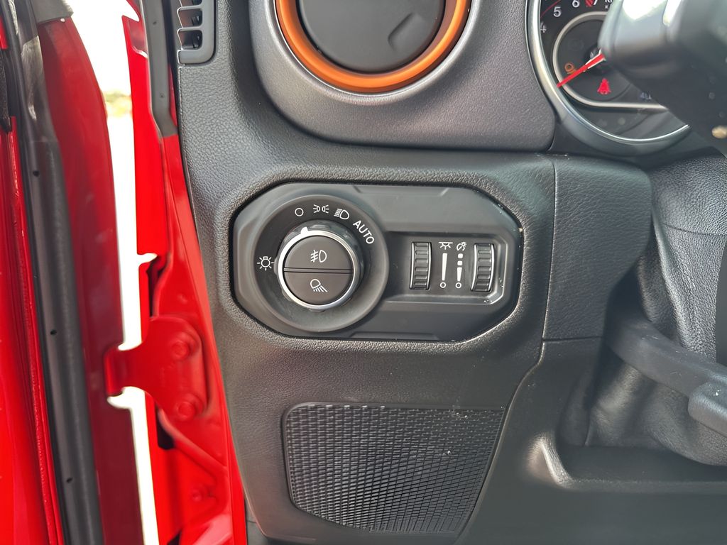 Used Car 2021 Jeep Gladiator  Mojave For Sale Under $40,000 In Austin, Texas