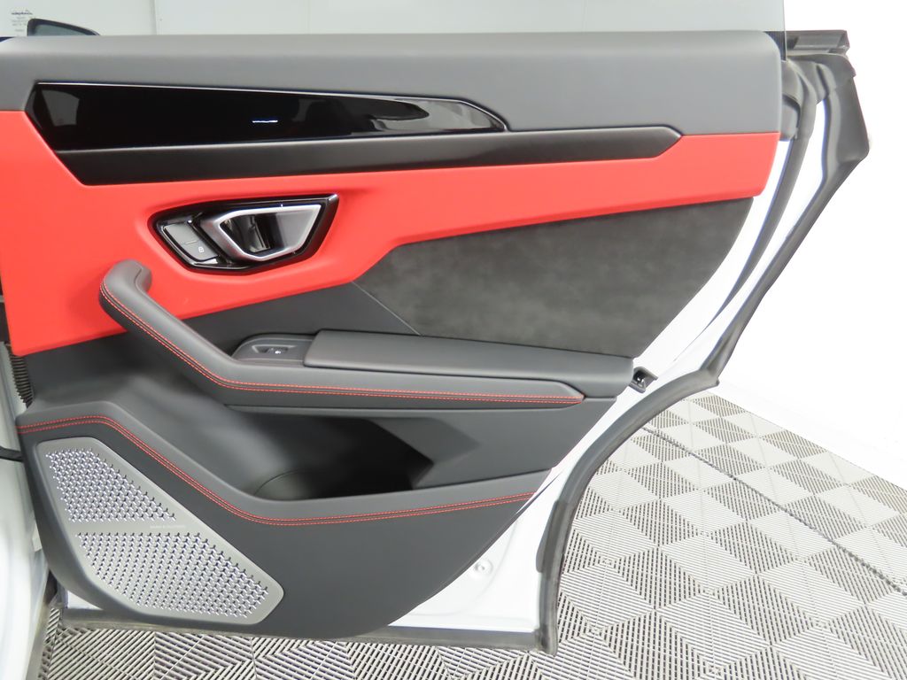 Thumbnail: 2023 Lamborghini Urus - 27