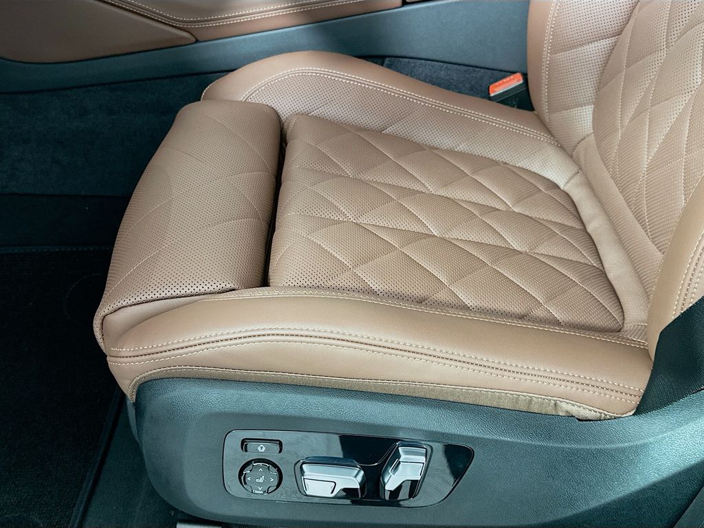 Thumbnail: 2026 BMW X6 - 21