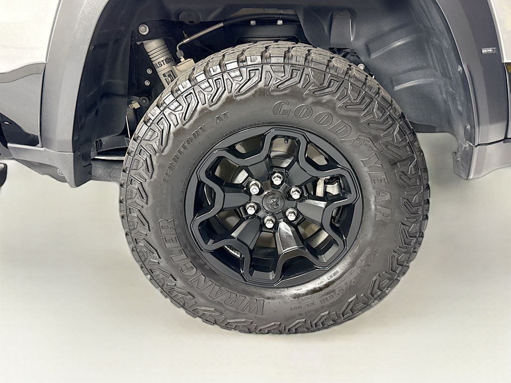 Thumbnail: 2025 RAM 1500 - 32
