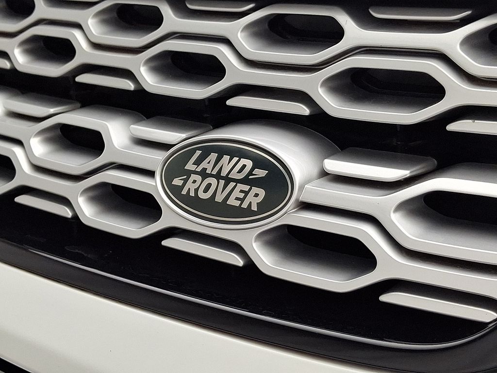 Thumbnail: 2023 Land Rover Discovery Sport - 31