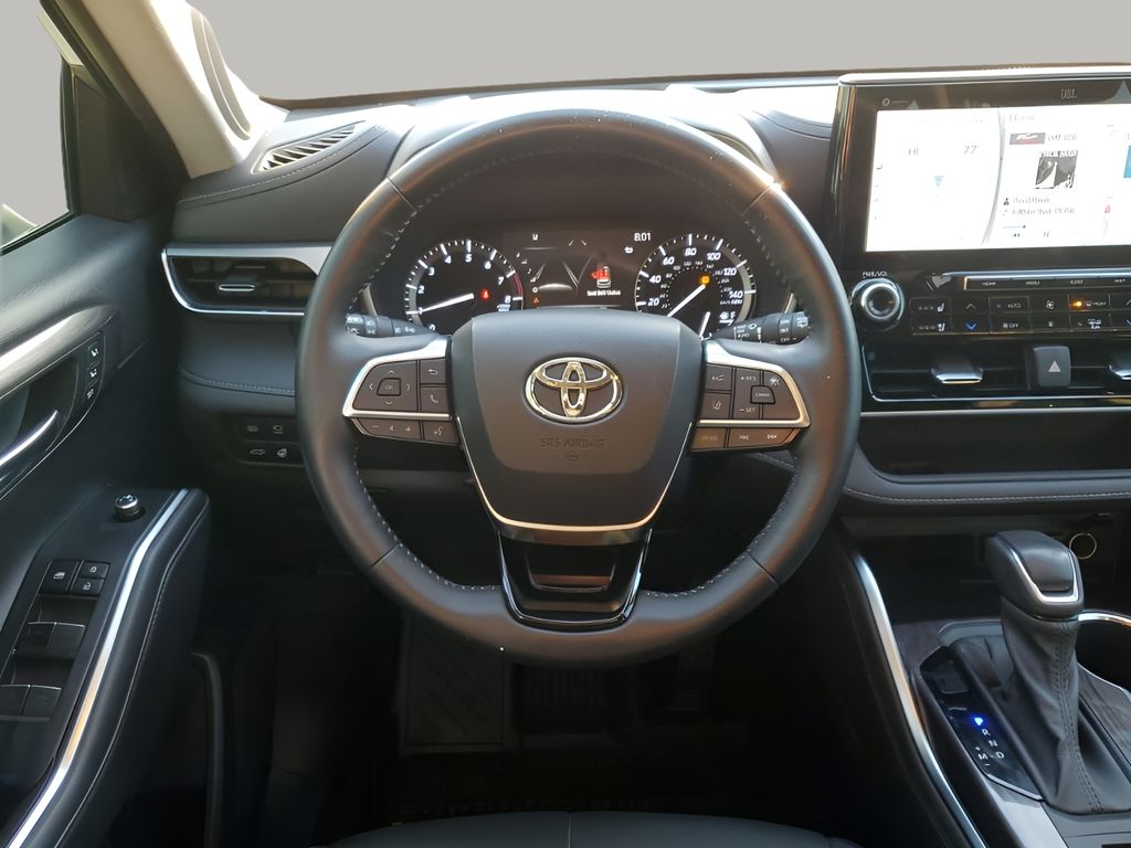 Used Car 2020 Toyota Highlander  Platinum For Sale Under $35,000 In Austin, Texas