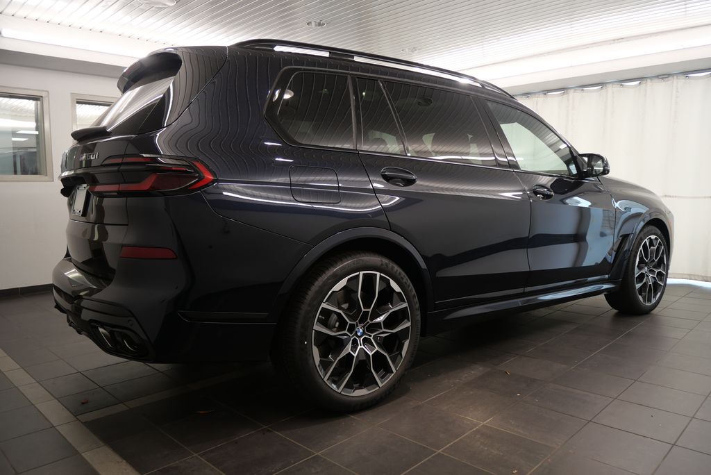 2025 BMW X7 M60i 7