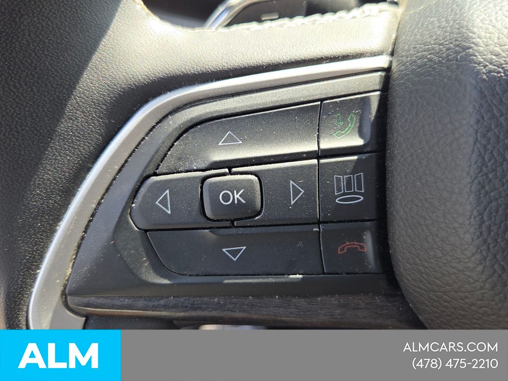 Used 2023 White/off-white Jeep Limited image 25
