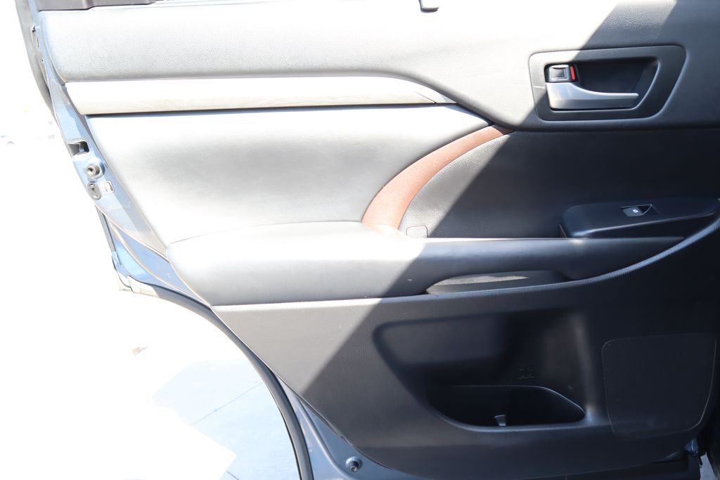 Thumbnail: 2019 Toyota Highlander - 26