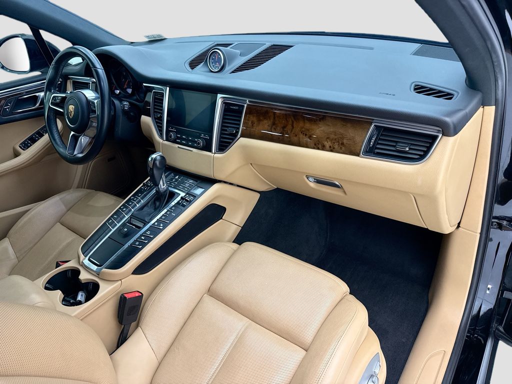 Thumbnail: 2018 Porsche Macan - 16