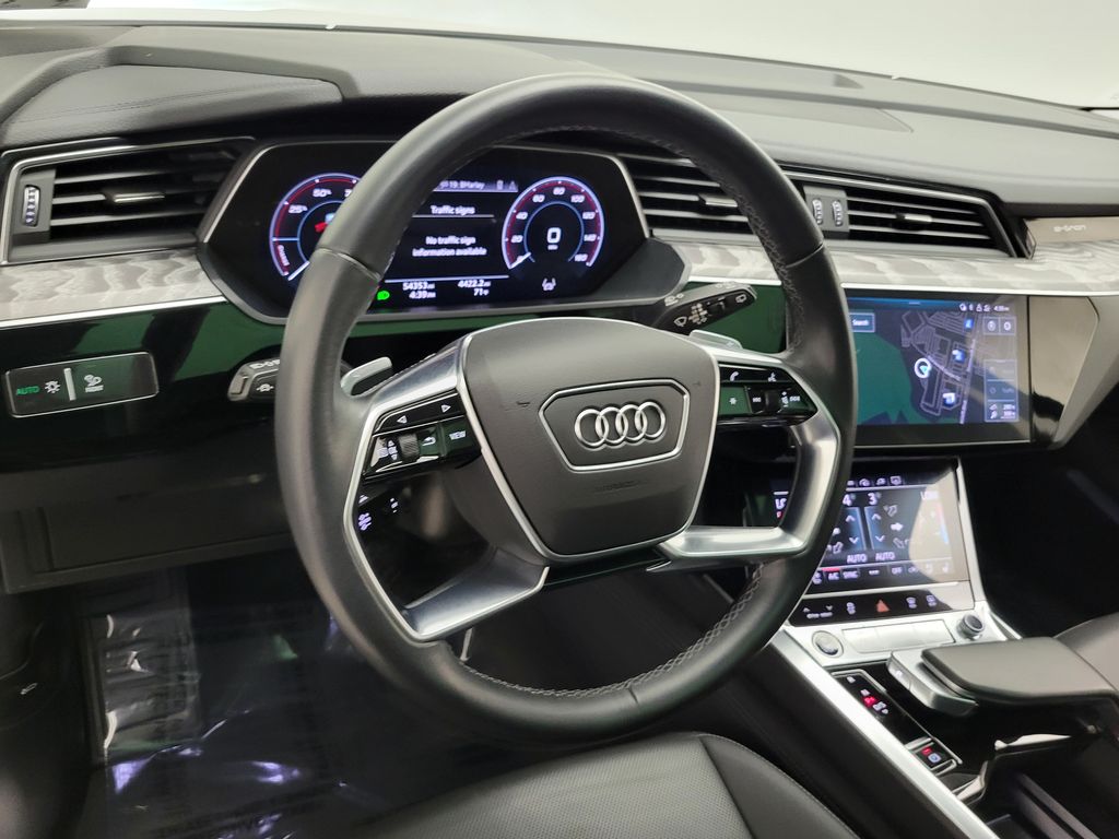 Thumbnail: 2023 Audi e-tron - 22