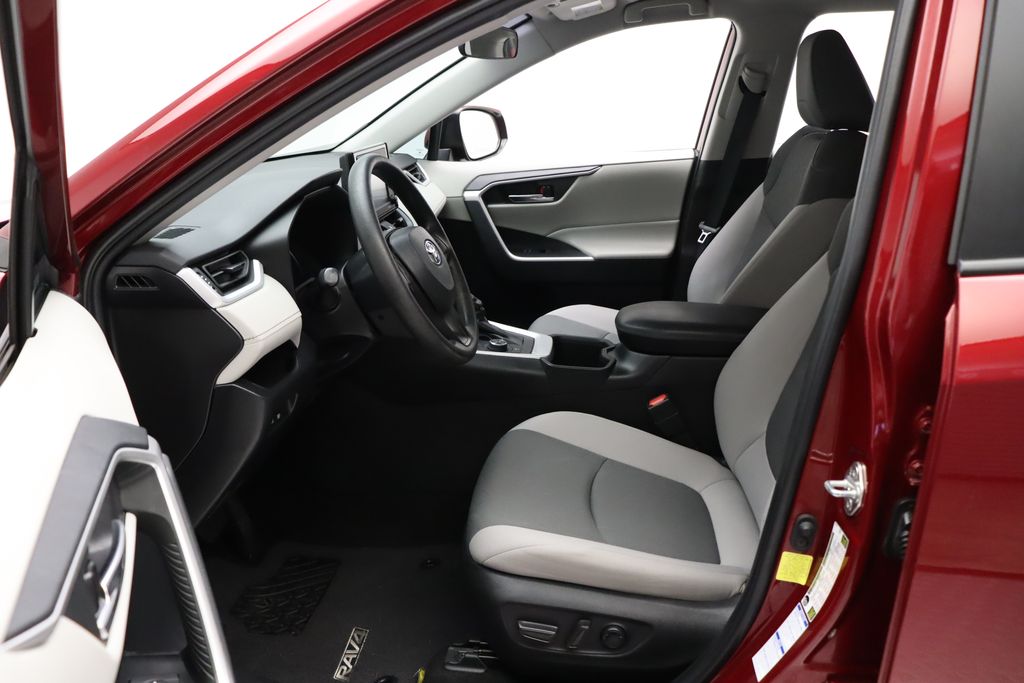 2022 Toyota RAV4 XLE 14
