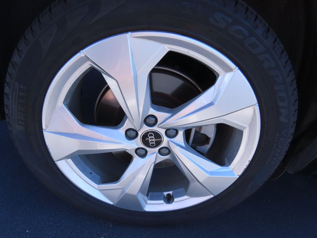 Thumbnail: 2021 Audi Q5 - 17