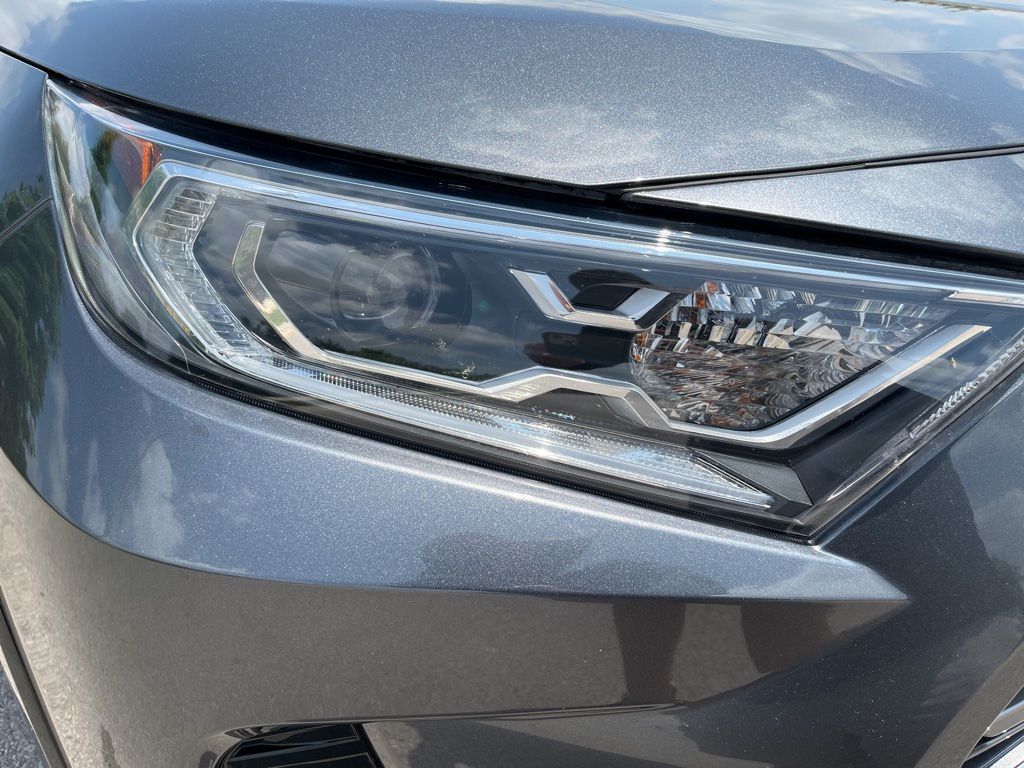 2021 Toyota RAV4 XSE 14