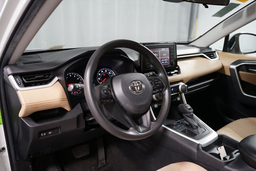 2021 Toyota RAV4 XLE 7