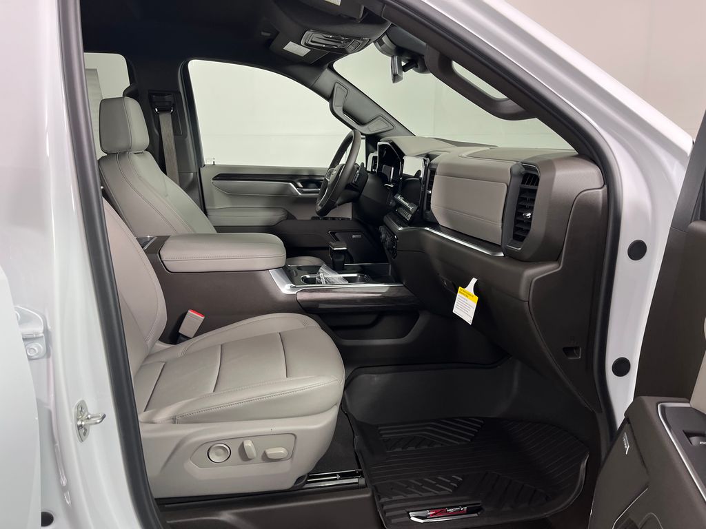 Thumbnail: 2026 Chevrolet Silverado 1500 - 9