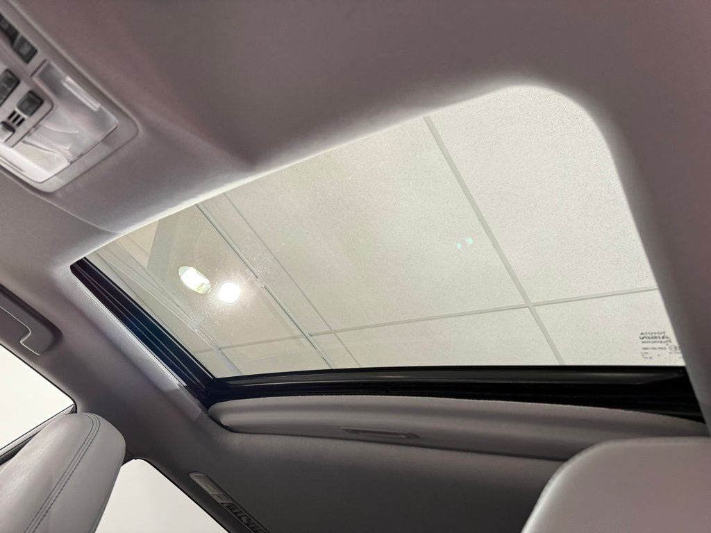 Thumbnail: 2015 Toyota Highlander - 18