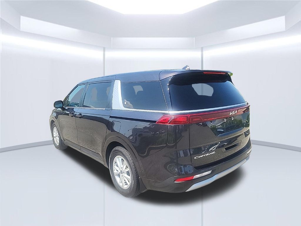 2022 Black Kia Carnival LX FWD Van
