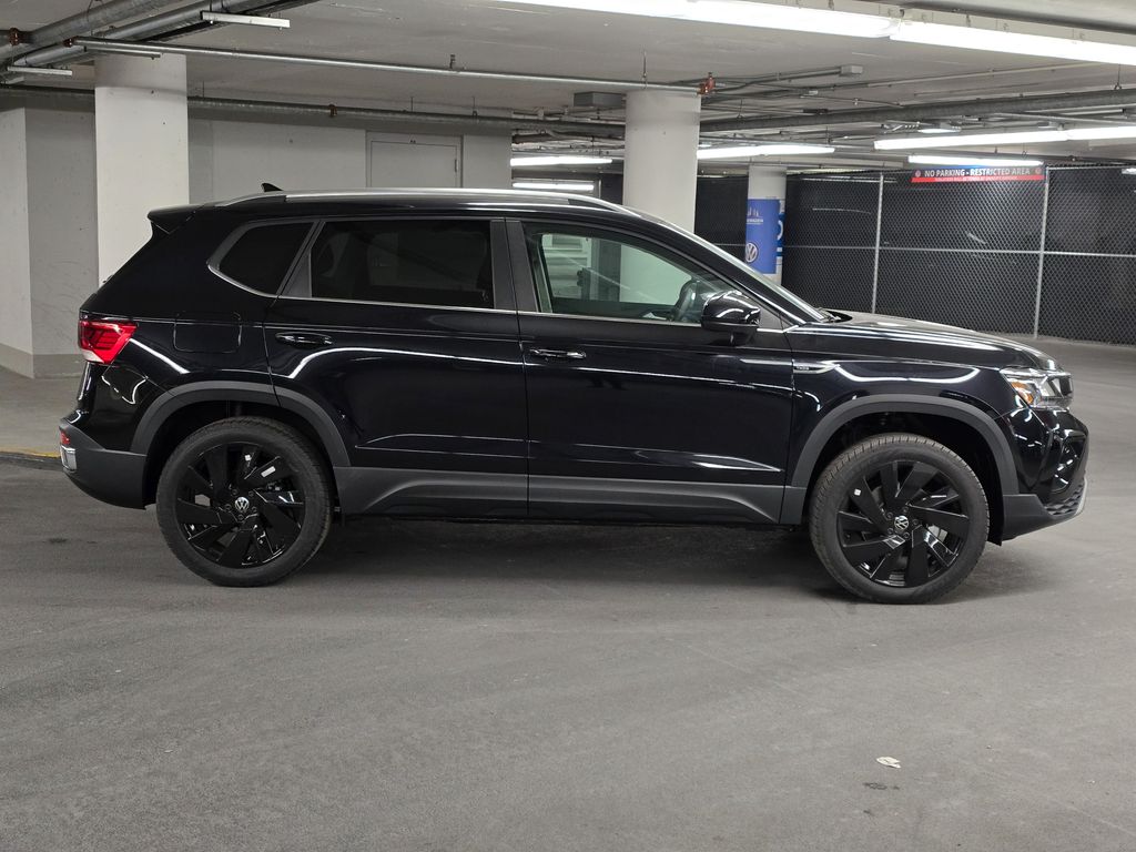 2024 Volkswagen Taos 1.5T SE 8