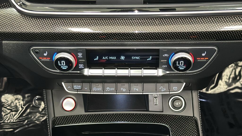 2022 Audi SQ5 Prestige 24