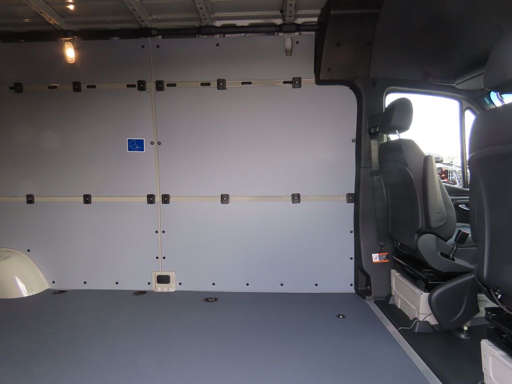 Thumbnail: 2025 Mercedes-Benz Sprinter - 27