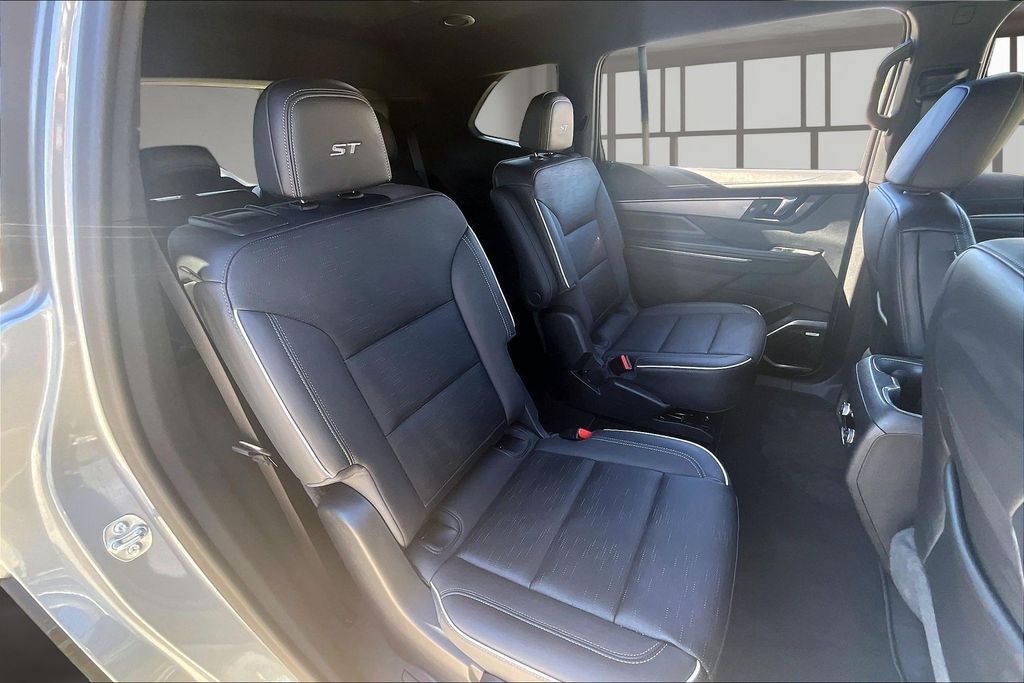 Used 2025 Buick Enclave SUV