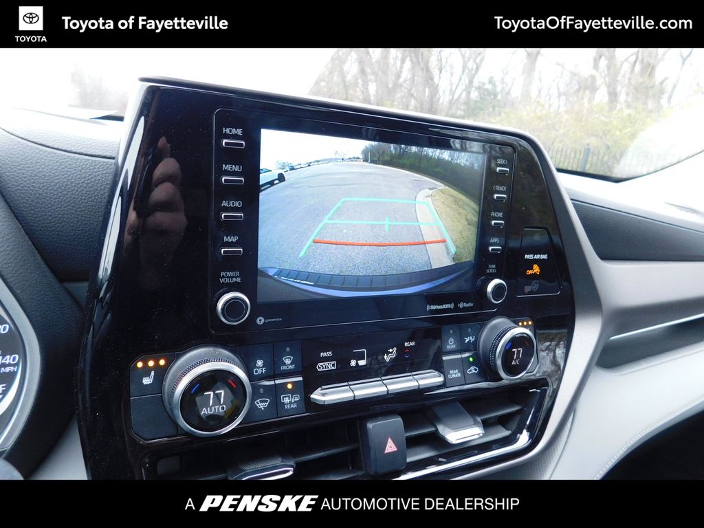 Thumbnail: 2022 Toyota Highlander - 7