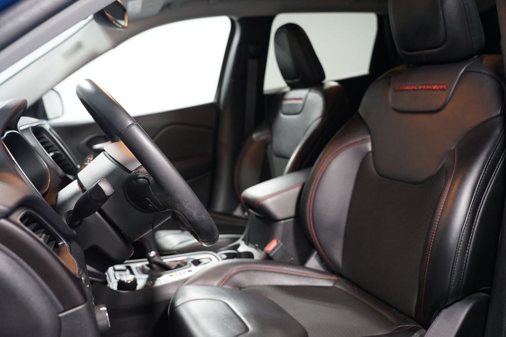 Thumbnail: 2019 Jeep Cherokee - 6