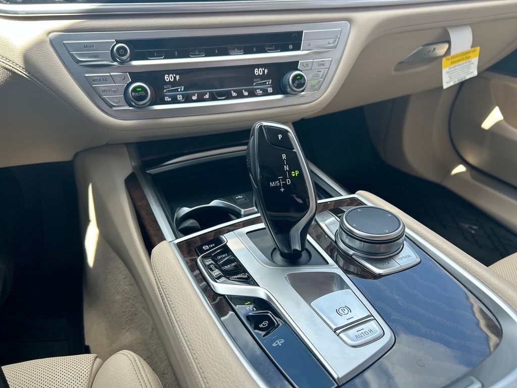 Thumbnail: 2022 BMW 7 Series - 20