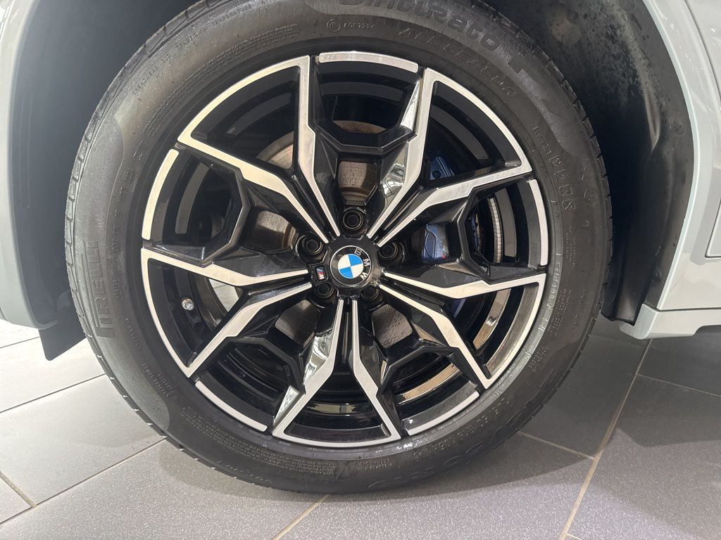 Thumbnail: 2025 BMW X4 - 10