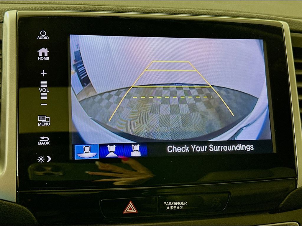 Thumbnail: 2017 Honda Pilot - 13