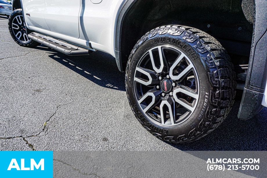 Used 2022 White GMC AT4 image 16