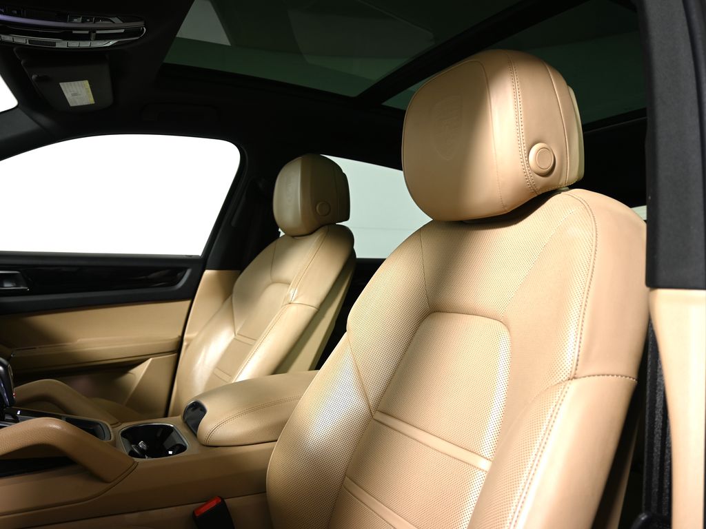 Thumbnail: 2022 Porsche Cayenne - 6