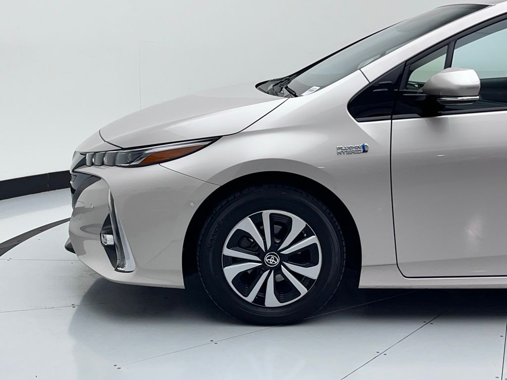 2017 Toyota Prius Prime Advanced 28