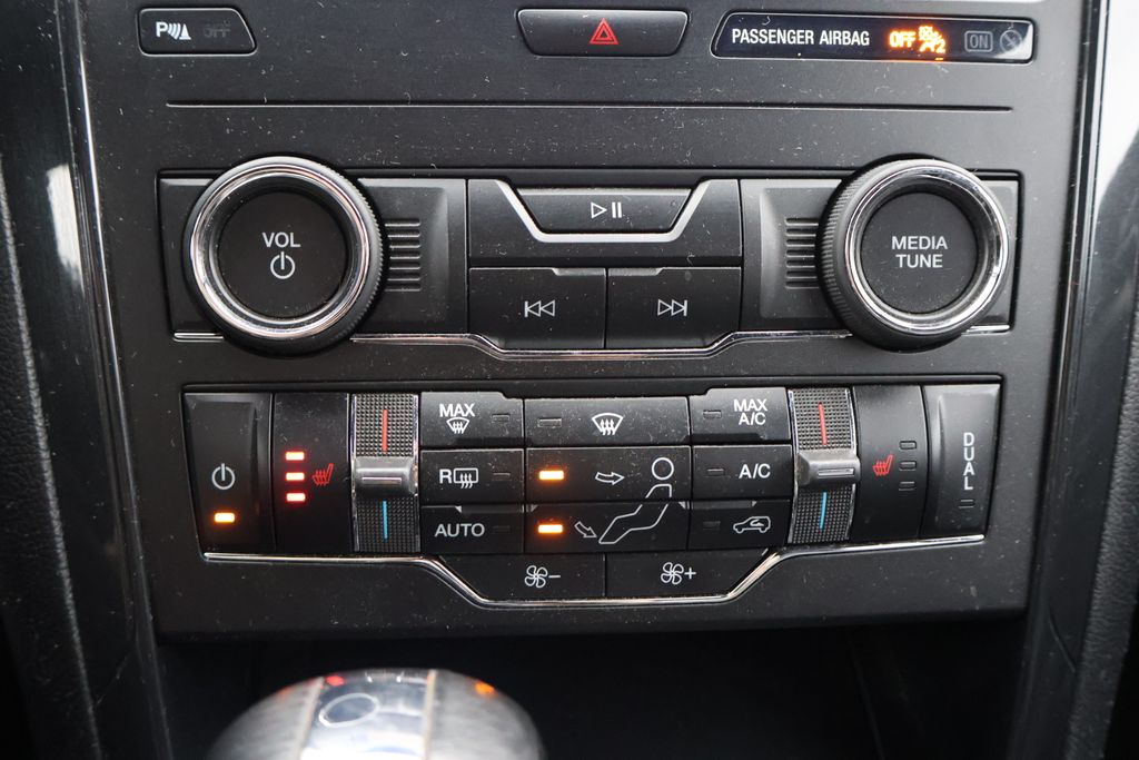 Thumbnail: 2019 Ford Explorer - 24