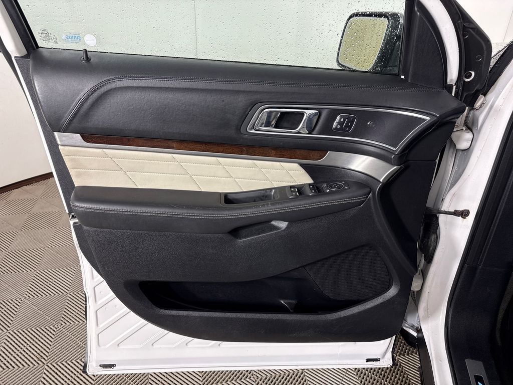 Used 2016 White Ford Platinum image 16