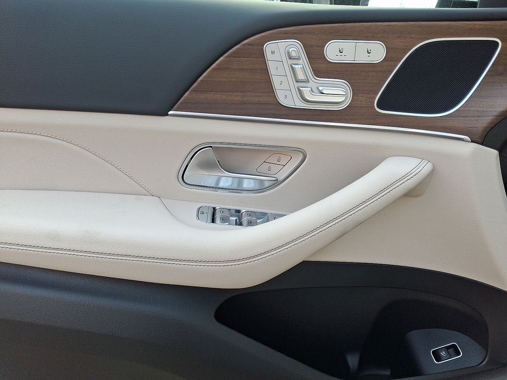 Thumbnail: 2026 Mercedes-Benz GLE - 9