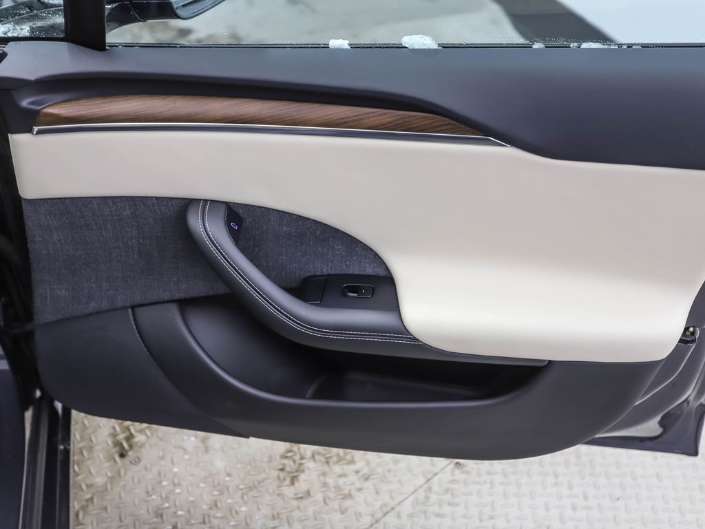 Thumbnail: 2021 Tesla Model S - 26