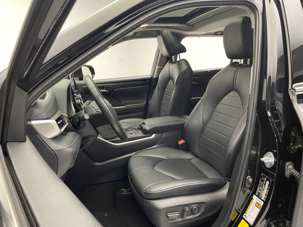 2022 Toyota Highlander XLE 13