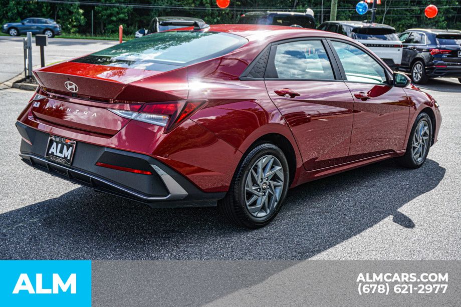 Used 2024 Red Hyundai SEL image 5