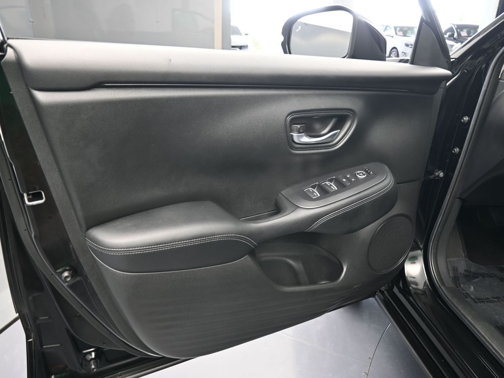 Used 2023 Black Honda EX-L image 17