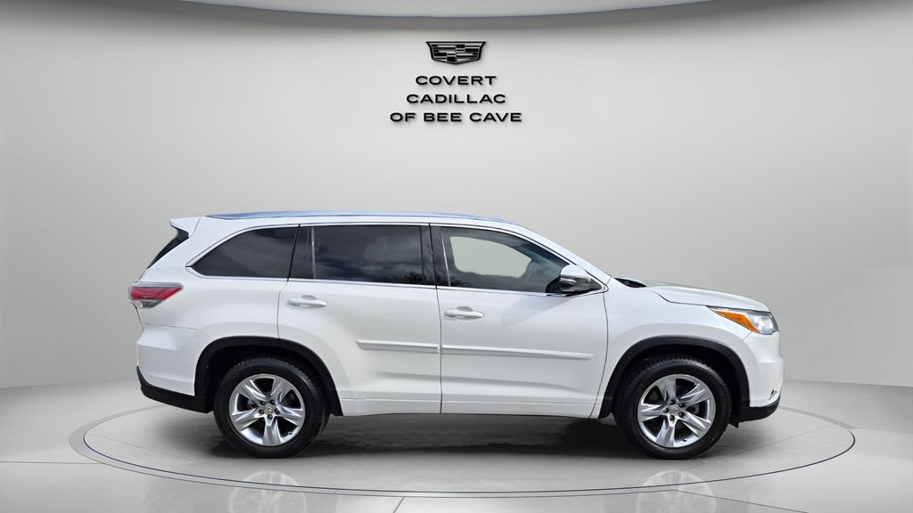 Used 2014  Toyota Limited image 11