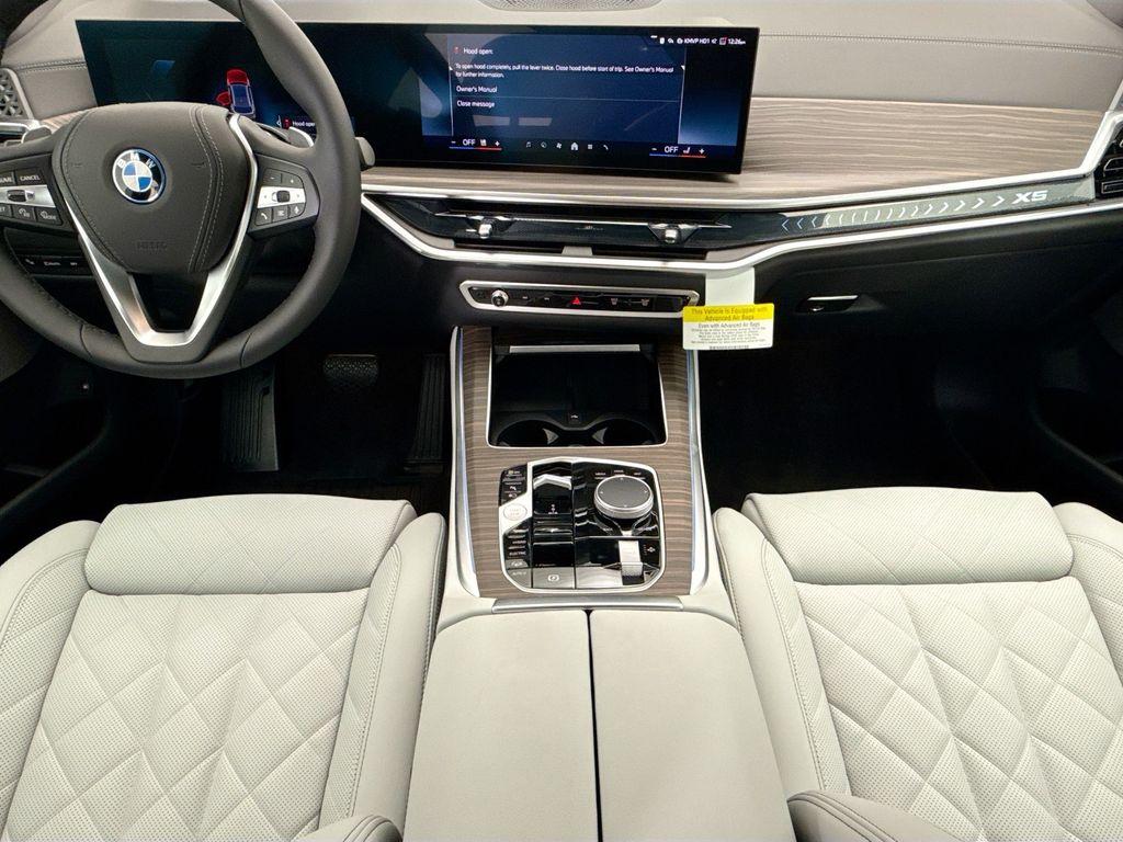 Thumbnail: 2026 BMW X5 - 13
