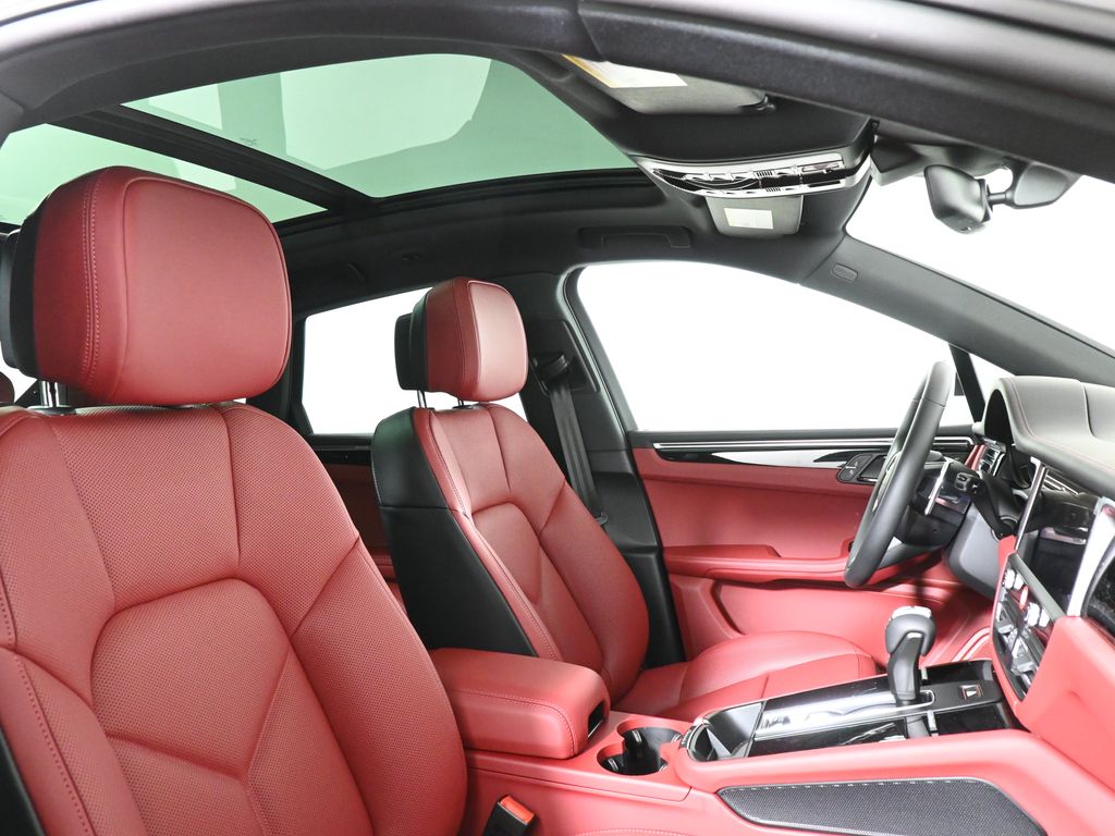 Thumbnail: 2025 Porsche Macan - 30