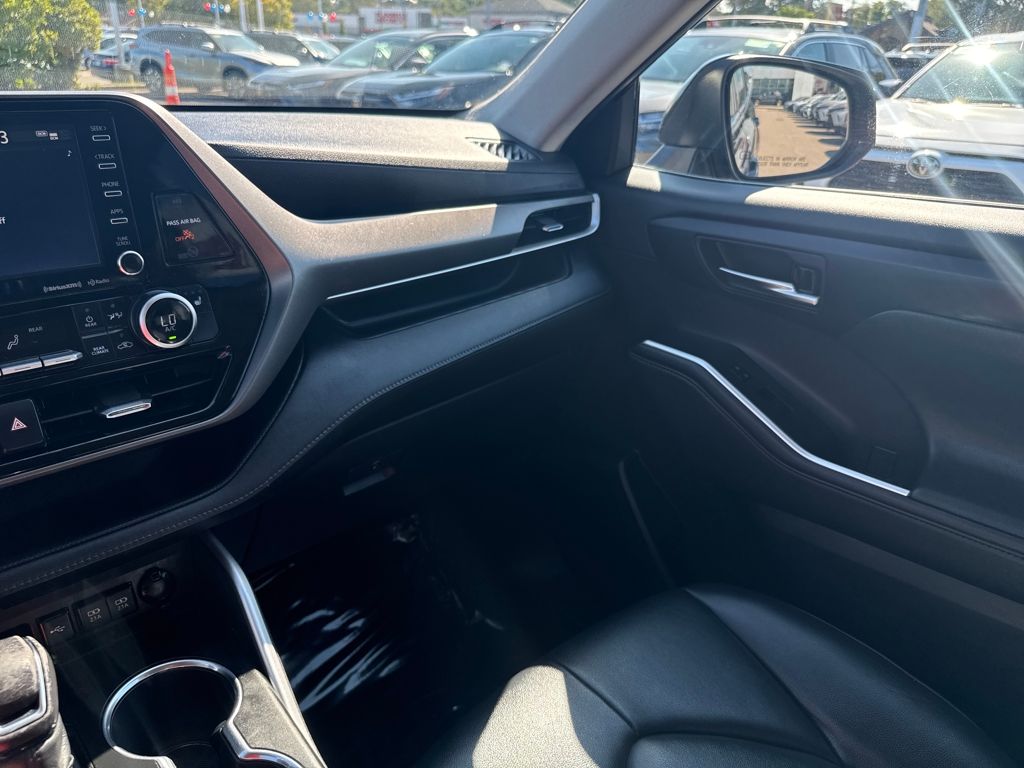 2020 Toyota Highlander XLE photo 31