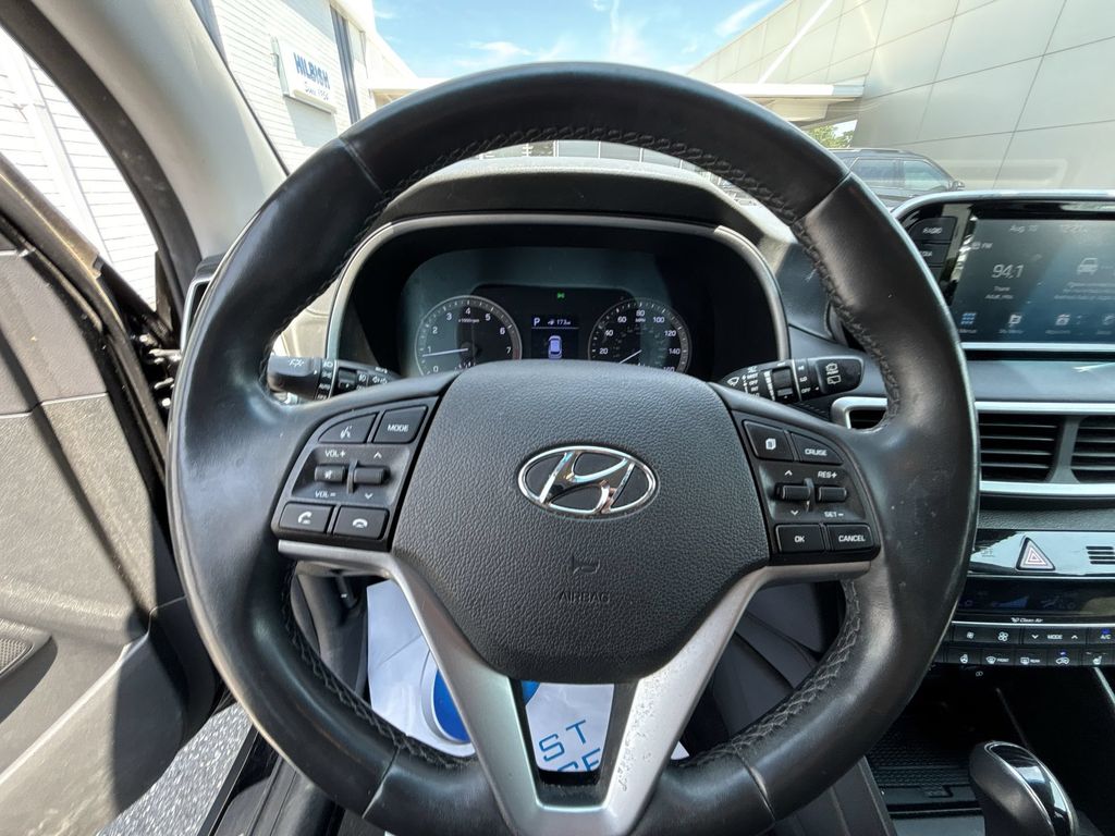 Used 2021 Black Noir Pearl Hyundai Limited image 11