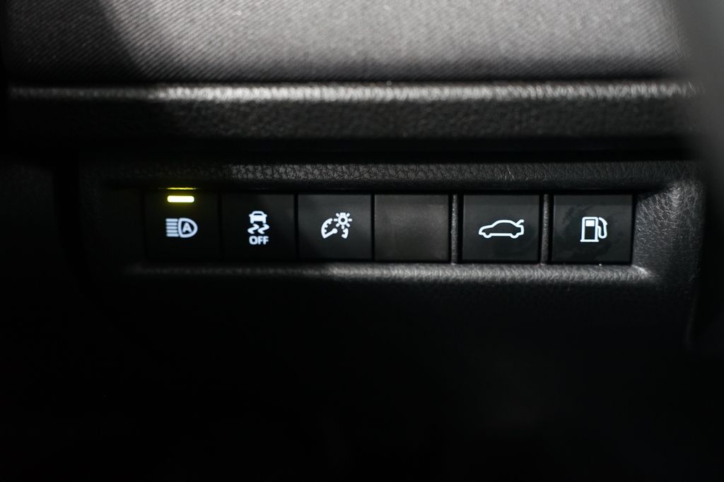 2025 Toyota Camry LE 24